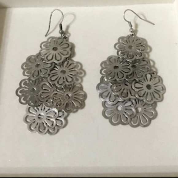 Flower Power Silver Earrings - Picture 1 of 1